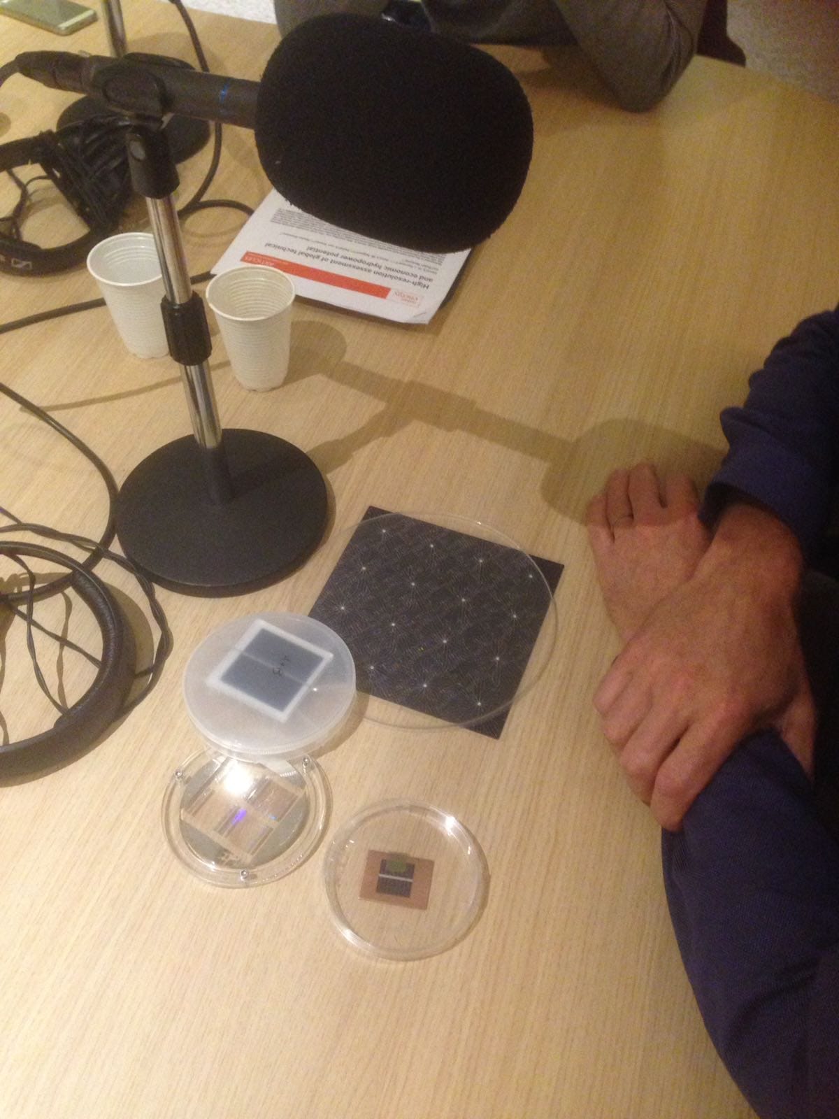 Gekleurde zonnepanelen & virtuele stuwdammen